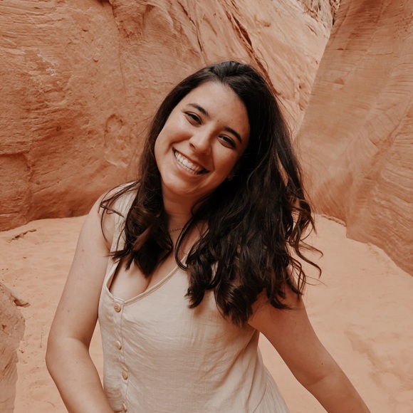 Meet your Posher, Ariana - Picture 11 of 14